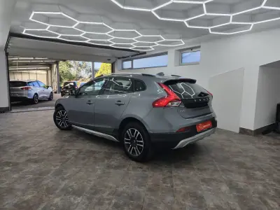 Volvo V40 Cross Country 2018 - 15000 EUR, 106816 km - 106816km - foto 6 de 40