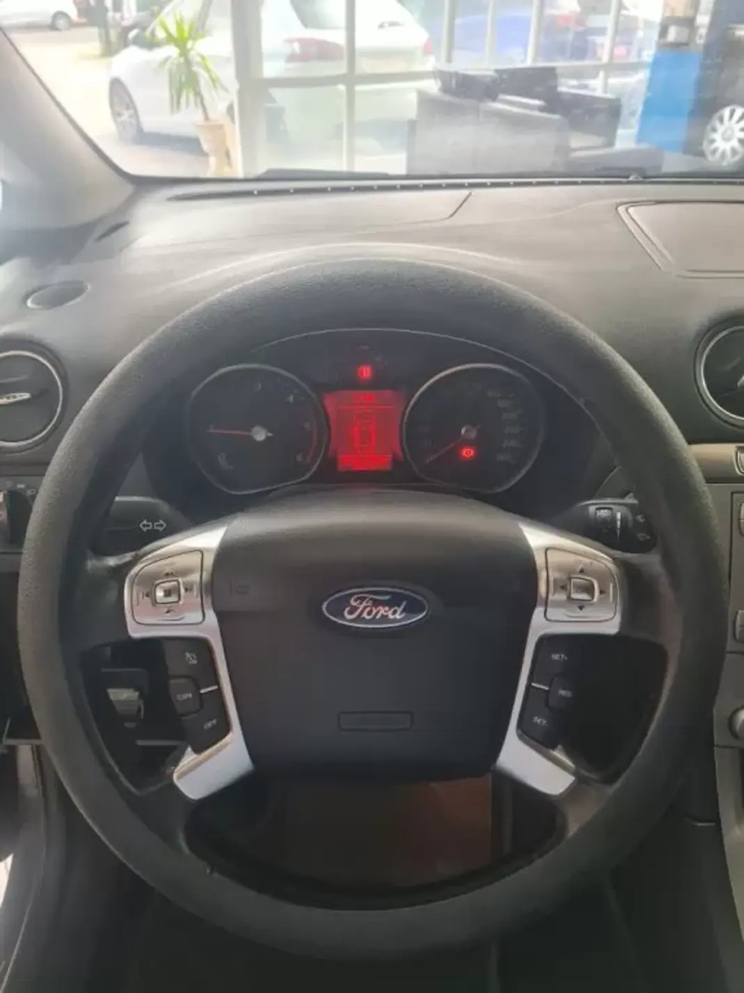 Ford S-Max 2007 - 7900 EUR, 283000 km - AUTO.MOTO.pt - 283000km - foto 11 de 22