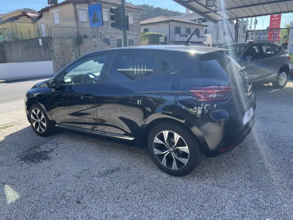 Renault Clio 2023 - 15250 EUR, 106900 km - AUTO.MOTO.pt - 106900km - foto 6 de 16