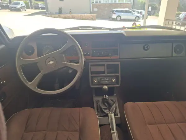Ford Taunus 1996 - 4950 EUR, 34043 km - AUTO.MOTO.pt - 34043km - foto 6 de 9