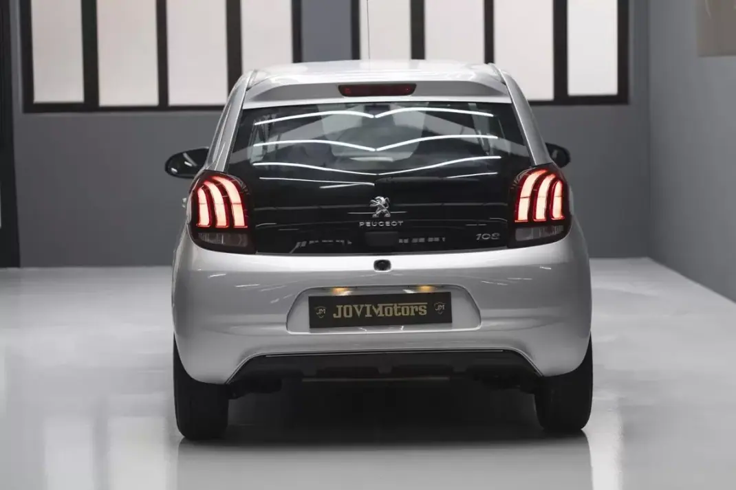 Peugeot 108 2017 - 9500 EUR, 49390 km - AUTO.MOTO.pt - 49390km - foto 43 de 45