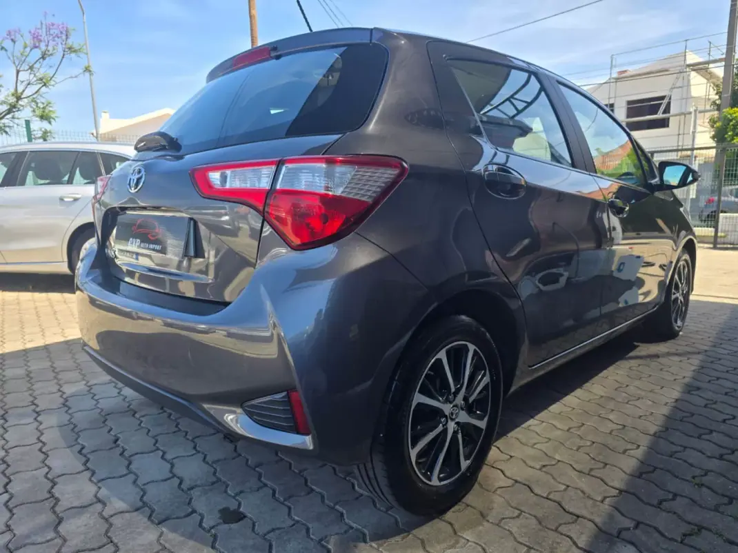 Toyota Yaris 2020 - 12900 EUR, 127000 km - 127000km - foto 2 de 17