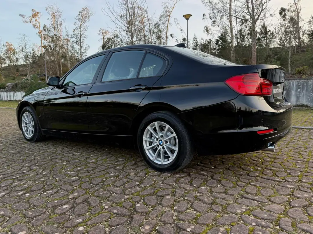 BMW 318 2013 - 15900 EUR, 177000 km - AUTO.MOTO.pt - 177000km - foto 14 de 17