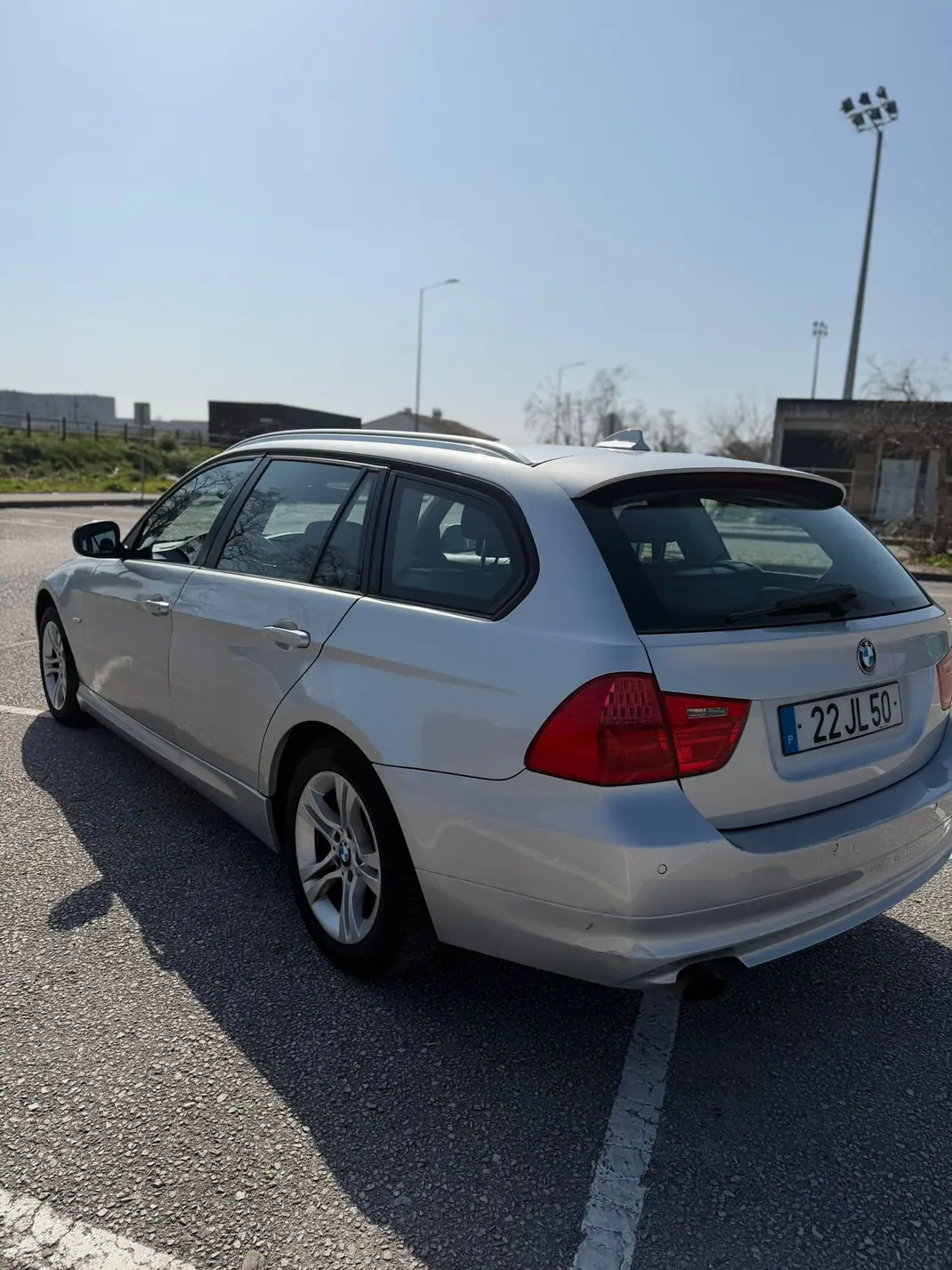 BMW 318 2010 - 8750 EUR, 233000 km - AUTO.MOTO.pt - 233000km - foto 1 de 10