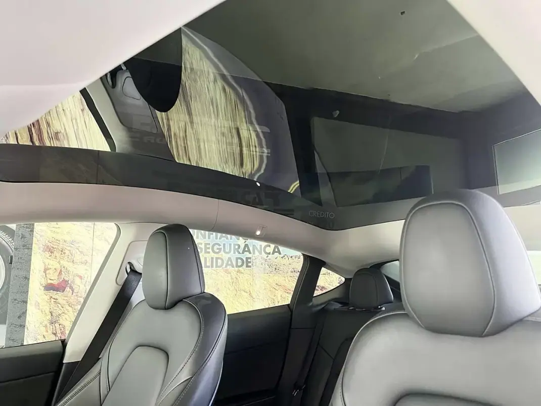 Tesla Model Y 2023 - 34600 EUR, 64322 km - 64322km - foto 17 de 26