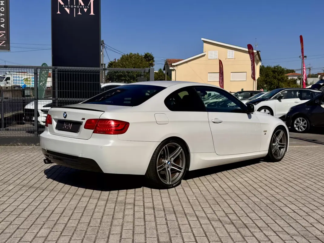BMW 320 2009 - 13990 EUR, 243000 km - 243000km - foto 2 de 19