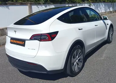 Tesla Model Y 2022 - 35750 EUR, 78615 km - AUTO.MOTO.pt - 78615km - foto 6 de 21