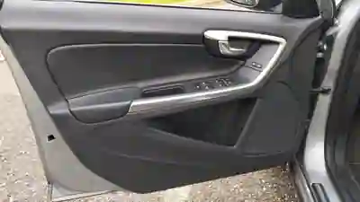 Volvo S60 2014 - 13950 EUR, 222328 km - AUTO.MOTO.pt - 222328km - foto 12 de 16