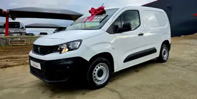 Peugeot PARTNER GIRAFON 2022 - 14900 EUR, 84625 km - AUTO.MOTO.pt - 84625km - foto 2 de 10