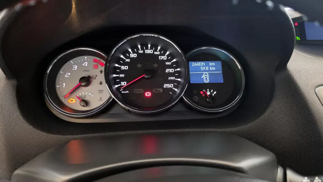Renault Mégane Sport Tourer 2010 - 6900 EUR, 266834 km - AUTO.MOTO.pt - 266834km - foto 35 de 45