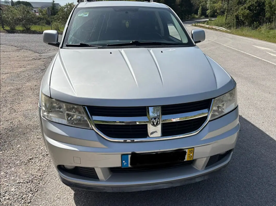Dodge Journey 2010 - 7500 EUR, 212500 km - AUTO.MOTO.pt - 212500km - foto 9 de 10