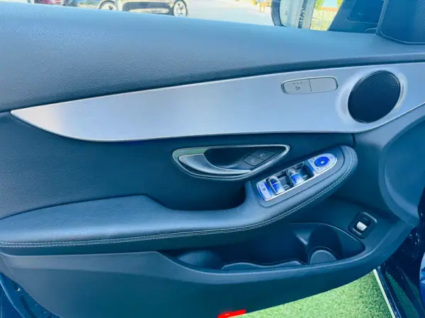 Mercedes-Benz C 220 2019 - 32000 EUR, 160000 km - AUTO.MOTO.pt - 160000km - foto 26 de 30