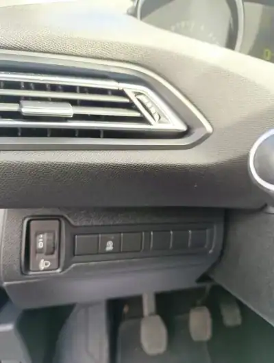 Peugeot 308 SW 2020 - 14500 EUR, 128000 km - AUTO.MOTO.pt - 128000km - foto 20 de 22