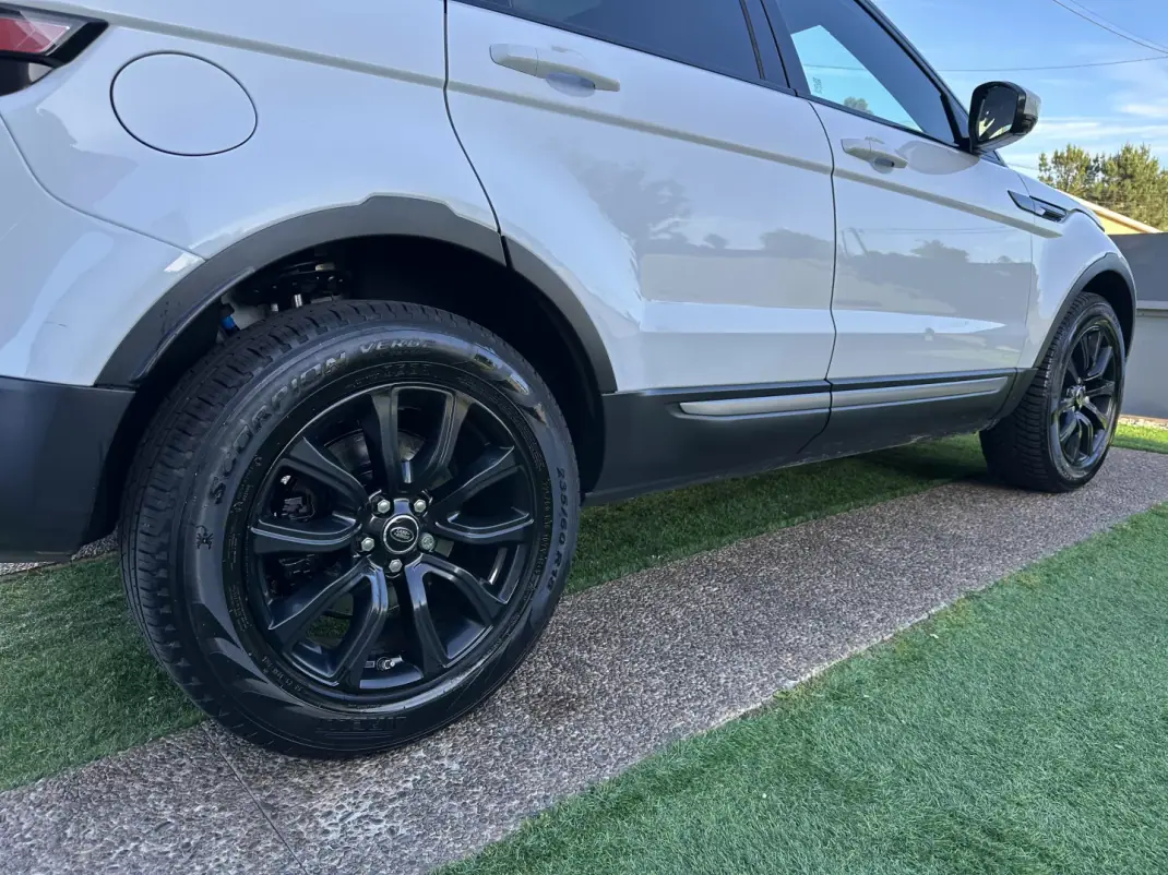 Land Rover Range Rover Evoque 2016 - 19900 EUR, 189000 km - AUTO.MOTO.pt - 189000km - foto 24 de 62