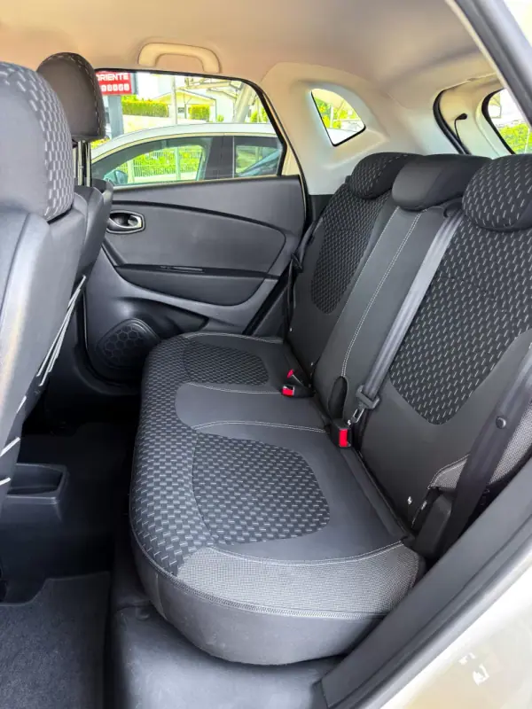 Renault Captur 2019 - 12750 EUR, 68000 km - AUTO.MOTO.pt - 68000km - foto 19 de 26