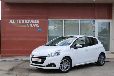 Peugeot 208 2016 - 8250 EUR, 137000 km - AUTO.MOTO.pt - 137000km - foto 1 de 26