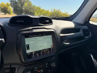 Jeep Renegade 2019 - 15995 EUR, 105000 km - AUTO.MOTO.pt - 105000km - foto 28 de 34