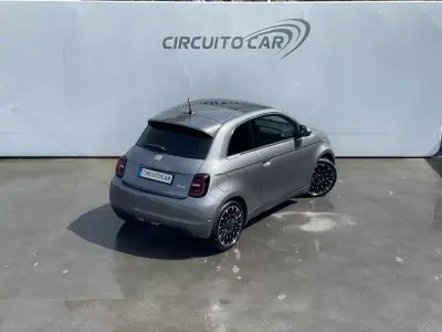 Fiat 500e 2022 - 17995 EUR, 18338 km - AUTO.MOTO.pt - 18338km - foto 11 de 45