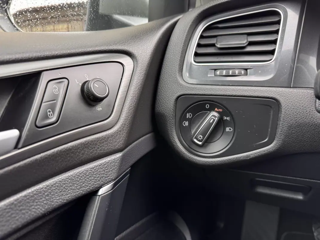 Volkswagen Golf 2017 - 14500 EUR, 123332 km - AUTO.MOTO.pt - 123332km - foto 15 de 26