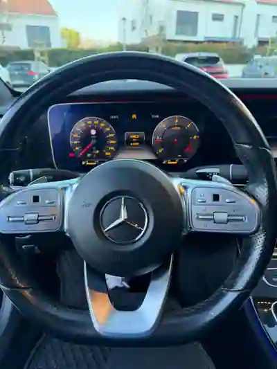 Mercedes-Benz E 300 2018 - 39000 EUR, 62500 km - AUTO.MOTO.pt - 62500km - foto 8 de 12