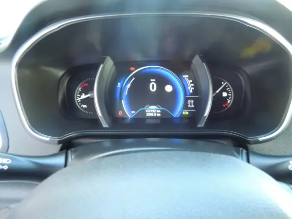 Renault Mégane Break 2018 - 15500 EUR, 156500 km - AUTO.MOTO.pt - 156500km - foto 11 de 15