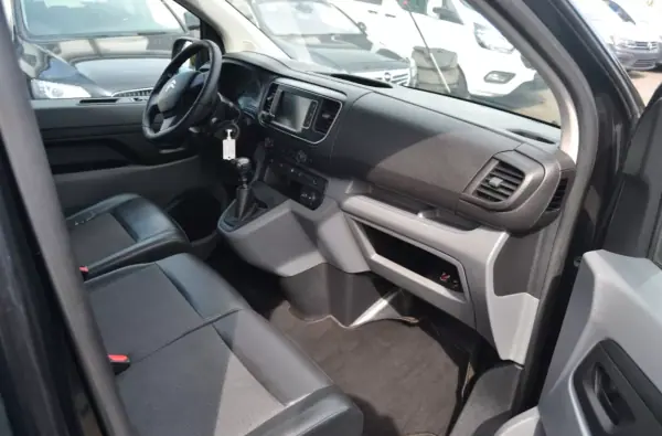 Citroën Jumpy 2015 - 9000 EUR, 159000 km - AUTO.MOTO.pt - 159000km - foto 10 de 11