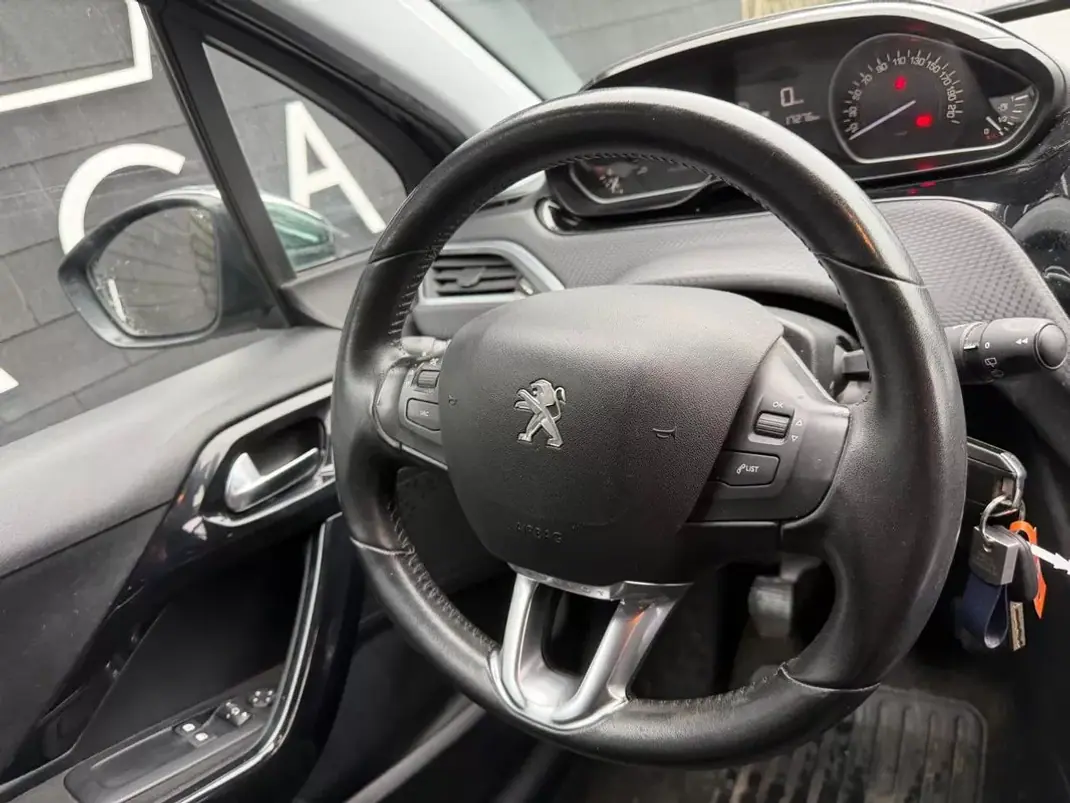 Peugeot 208 2017 - 8450 EUR, 147931 km - 147931km - foto 6 de 9