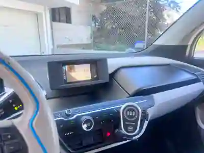 BMW i3 2016 - 9900 EUR, 166500 km - AUTO.MOTO.pt - 166500km - foto 13 de 15