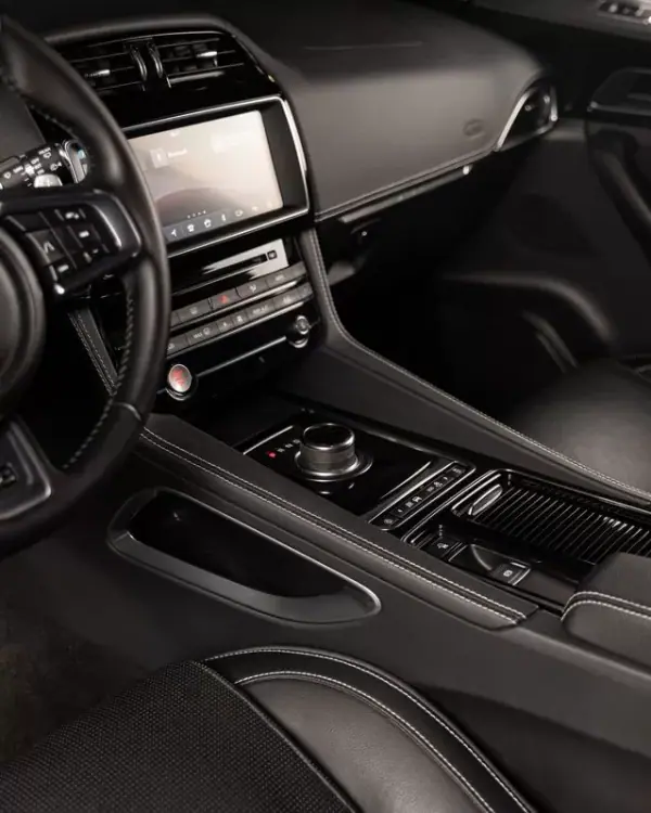 Jaguar F-Pace 2020 - 36950 EUR, 80000 km - AUTO.MOTO.pt - 80000km - foto 23 de 37