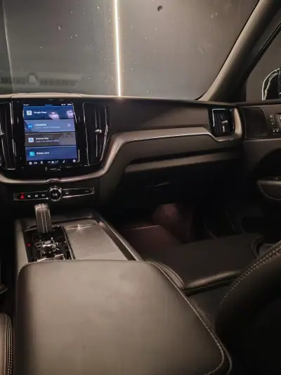 Volvo XC 60 2022 - 41000 EUR, 109000 km - AUTO.MOTO.pt - 109000km - foto 19 de 27