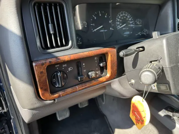 Jeep Grand Cherokee 1997 - 8999 EUR, 196000 km - AUTO.MOTO.pt - 196000km - foto 17 de 22