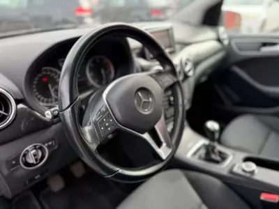 Mercedes-Benz B 180 2014 - 11900 EUR, 259000 km - AUTO.MOTO.pt - 259000km - foto 12 de 17
