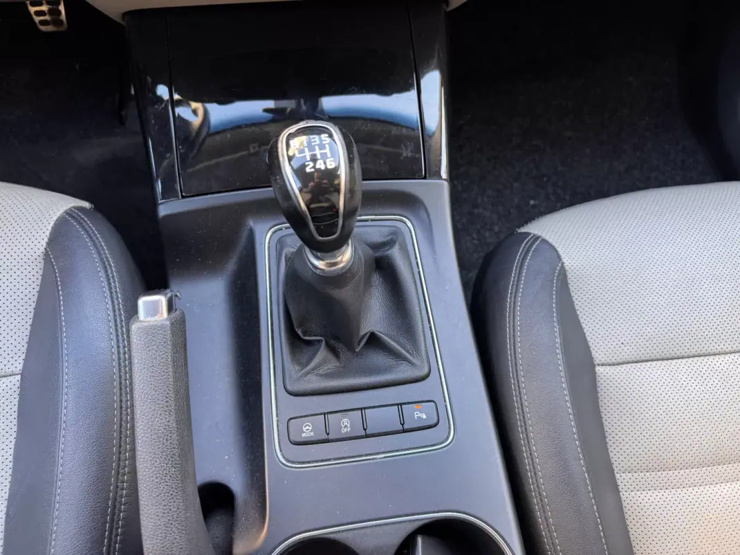 Kia Sorento 2015 - 16000 EUR, 175000 km - AUTO.MOTO.pt - 175000km - foto 18 de 22