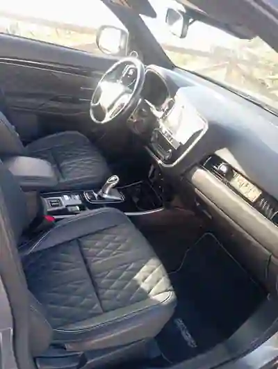 Mitsubishi Outlander 2019 - 23500 EUR, 95000 km - AUTO.MOTO.pt - 95000km - foto 5 de 15