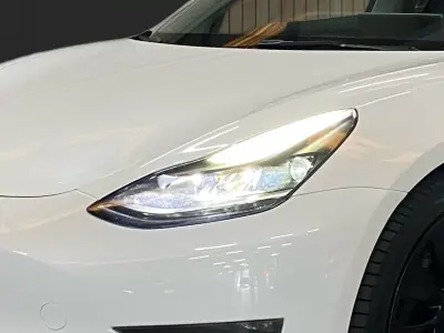 Tesla Model 3 2022 - 35950 EUR, 86200 km - AUTO.MOTO.pt - 86200km - foto 5 de 19