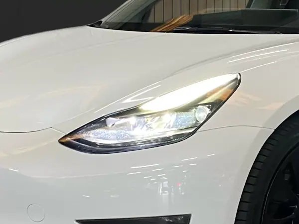 Tesla Model 3 2022 - 35950 EUR, 86200 km - AUTO.MOTO.pt - 86200km - foto 5 de 19