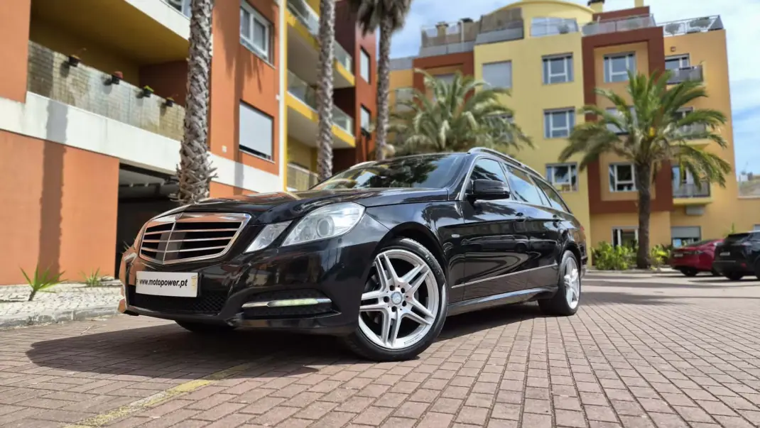 Mercedes-Benz E 220 2012 - 15480 EUR, 200000 km - AUTO.MOTO.pt - 200000km - foto 1 de 17