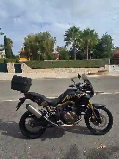 Honda CRF1000L Africa Twin 2016 - 10000 EUR, 102000 km - foto 2 de 13