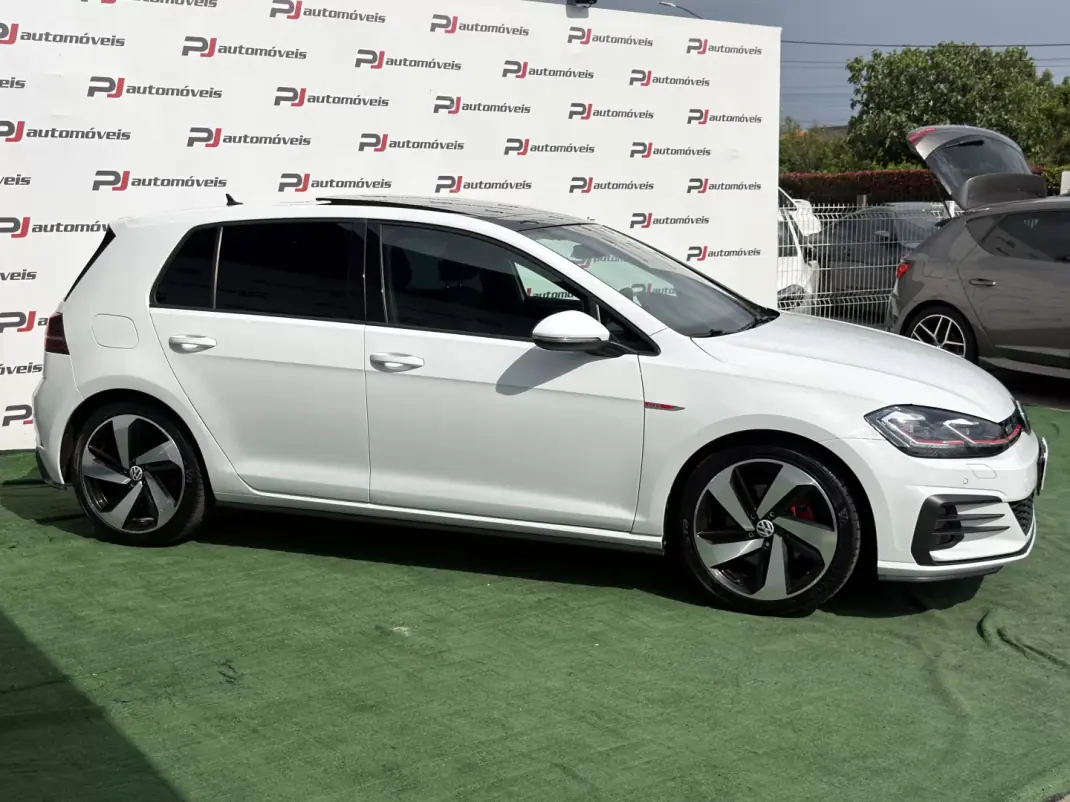 Volkswagen Golf 2018 - 26990 EUR, 148000 km - AUTO.MOTO.pt - 148000km - foto 6 de 15