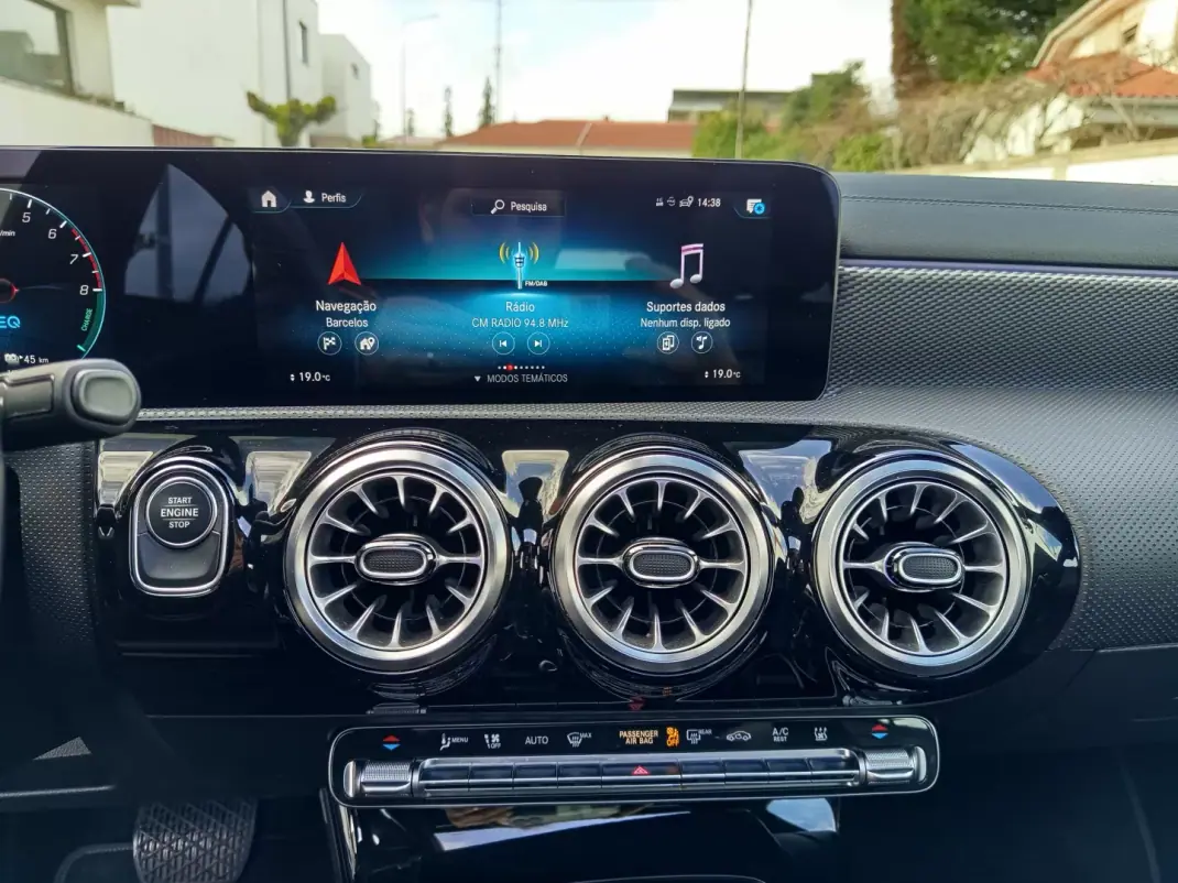 Mercedes-Benz CLA 250 2022 - 28990 EUR, 46200 km - AUTO.MOTO.pt - 46200km - foto 24 de 27