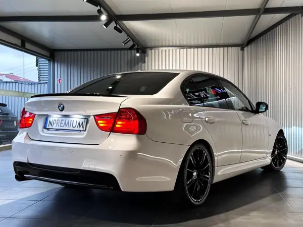 BMW 318 2011 - 15990 EUR, 230500 km - AUTO.MOTO.pt - 230500km - foto 13 de 38