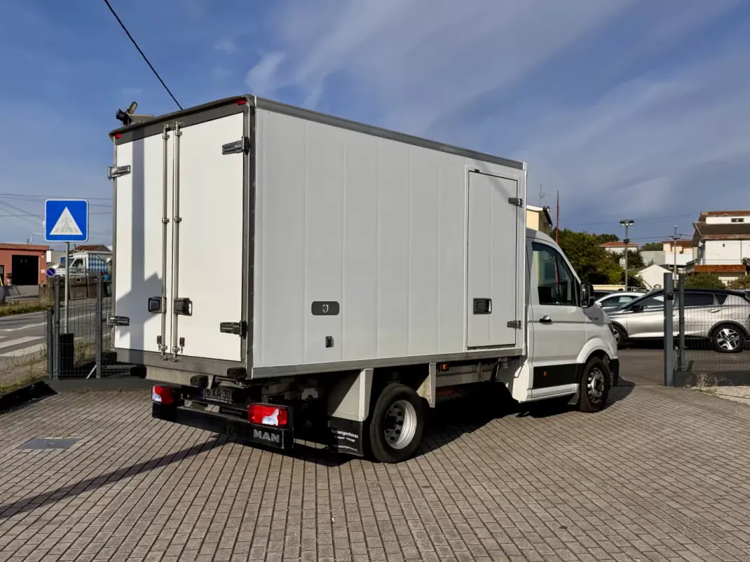 Man 2019 - 22990 EUR, 335000 km - AUTO.MOTO.pt - 335000km - foto 2 de 18