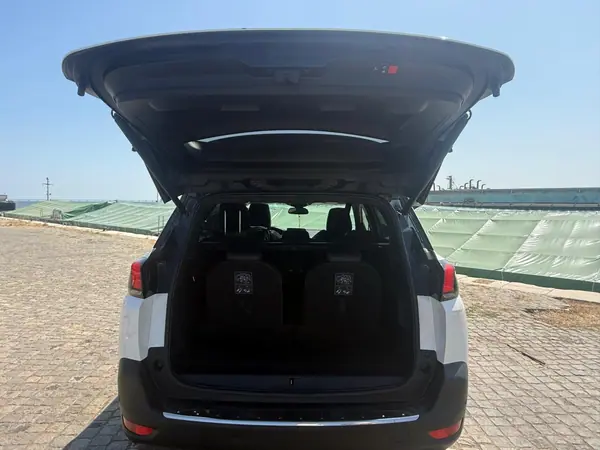Peugeot 5008 2018 - 19900 EUR, 202000 km - AUTO.MOTO.pt - 202000km - foto 11 de 11