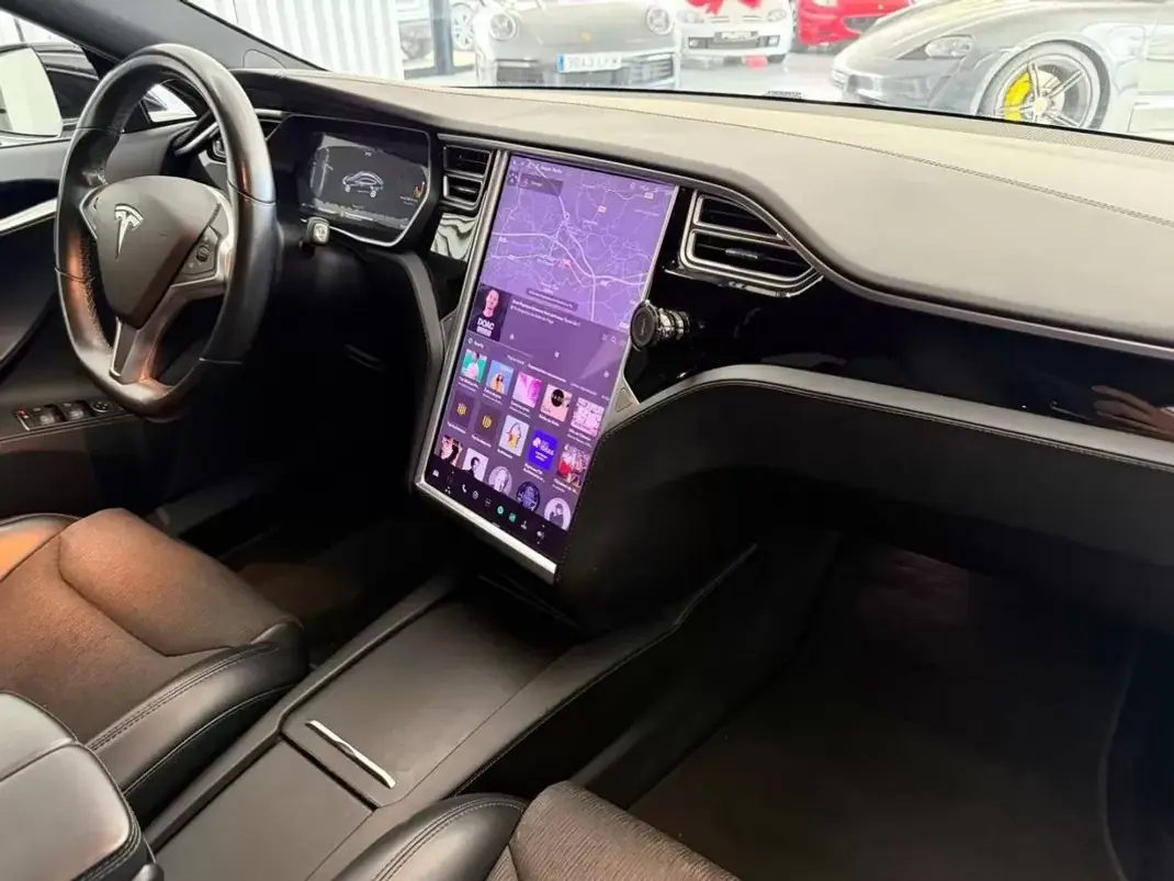 Tesla Model S 2017 - 19990 EUR, 237000 km - AUTO.MOTO.pt - 237000km - foto 24 de 37