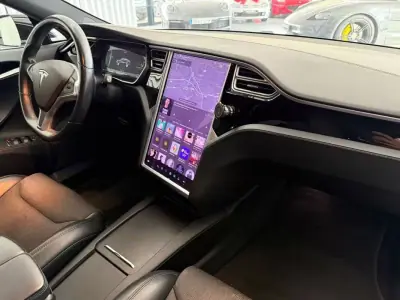 Tesla Model S 2017 - 19990 EUR, 237000 km - AUTO.MOTO.pt - 237000km - foto 24 de 37