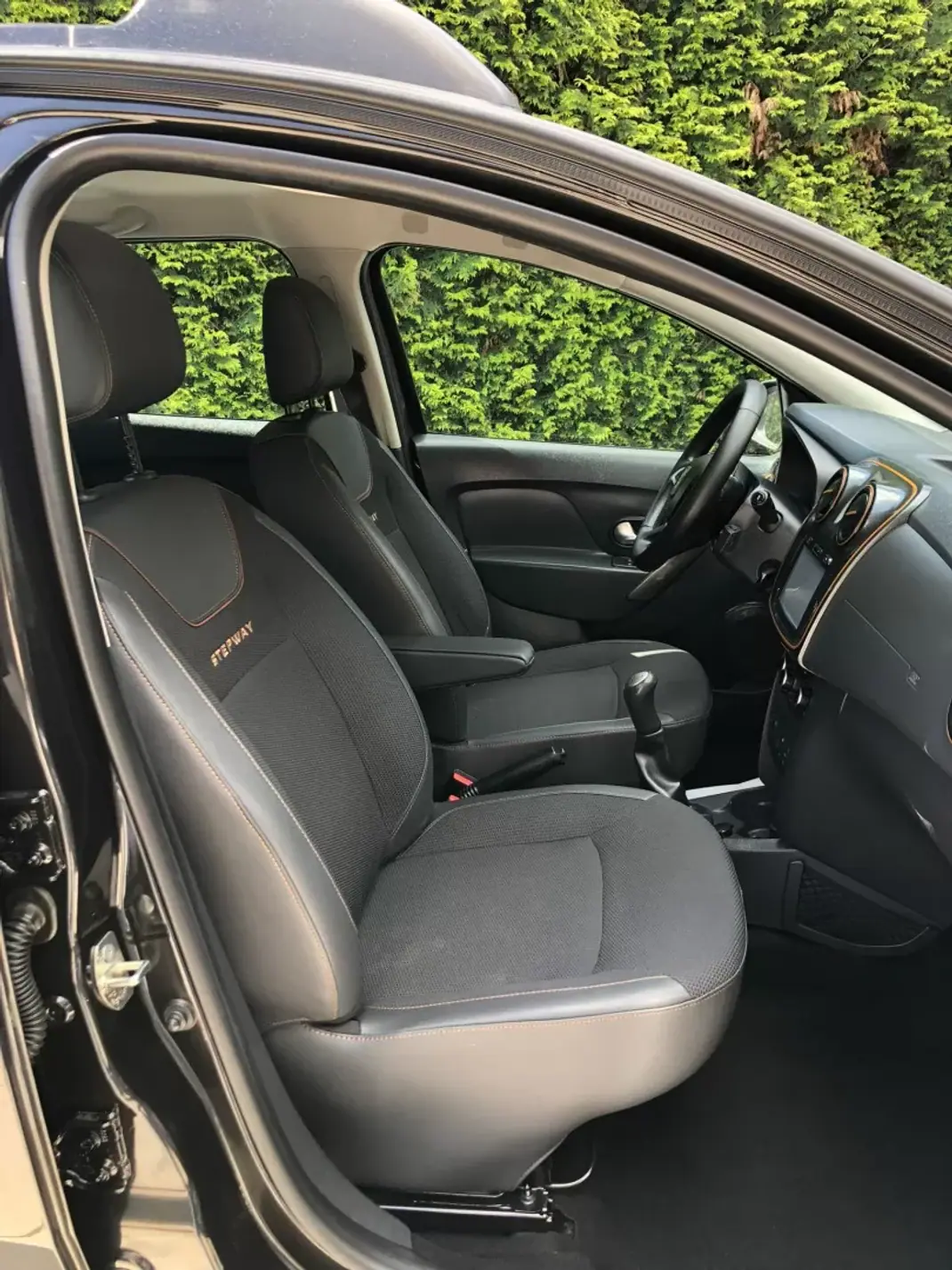 Dacia Sandero 2018 - 9900 EUR, 121000 km - AUTO.MOTO.pt - 121000km - foto 27 de 30