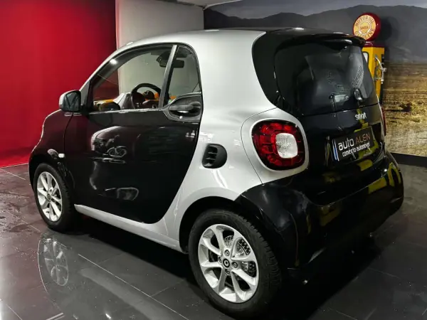 Smart Fortwo Cabrio 2016 - 9500 EUR, 121000 km - AUTO.MOTO.pt - 121000km - foto 5 de 15