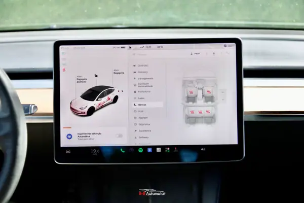 Tesla Model 3 2021 - 32400 EUR, 70000 km - AUTO.MOTO.pt - 70000km - foto 32 de 39