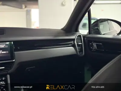 Porsche Cayenne 2018 - 53990 EUR, 150300 km - AUTO.MOTO.pt - 150300km - foto 14 de 28