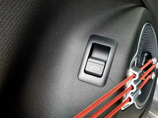 BYD Atto 3 2024 - 28990 EUR, 19000 km - AUTO.MOTO.pt - 19000km - foto 7 de 13